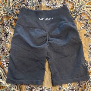 Alphalete size small 6.5” (biker short length) amplify short